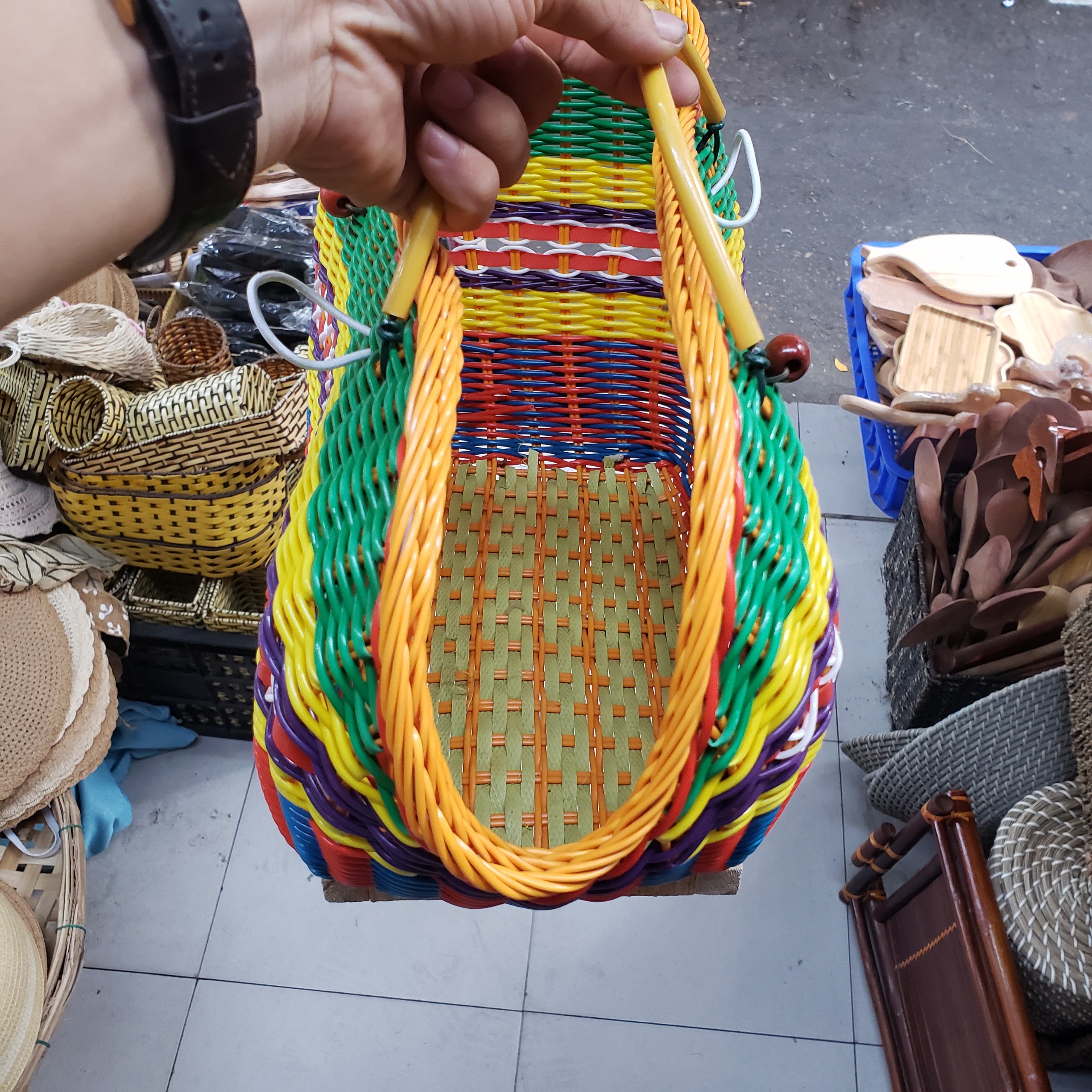 Giỏ Gà chó , mèo , gà