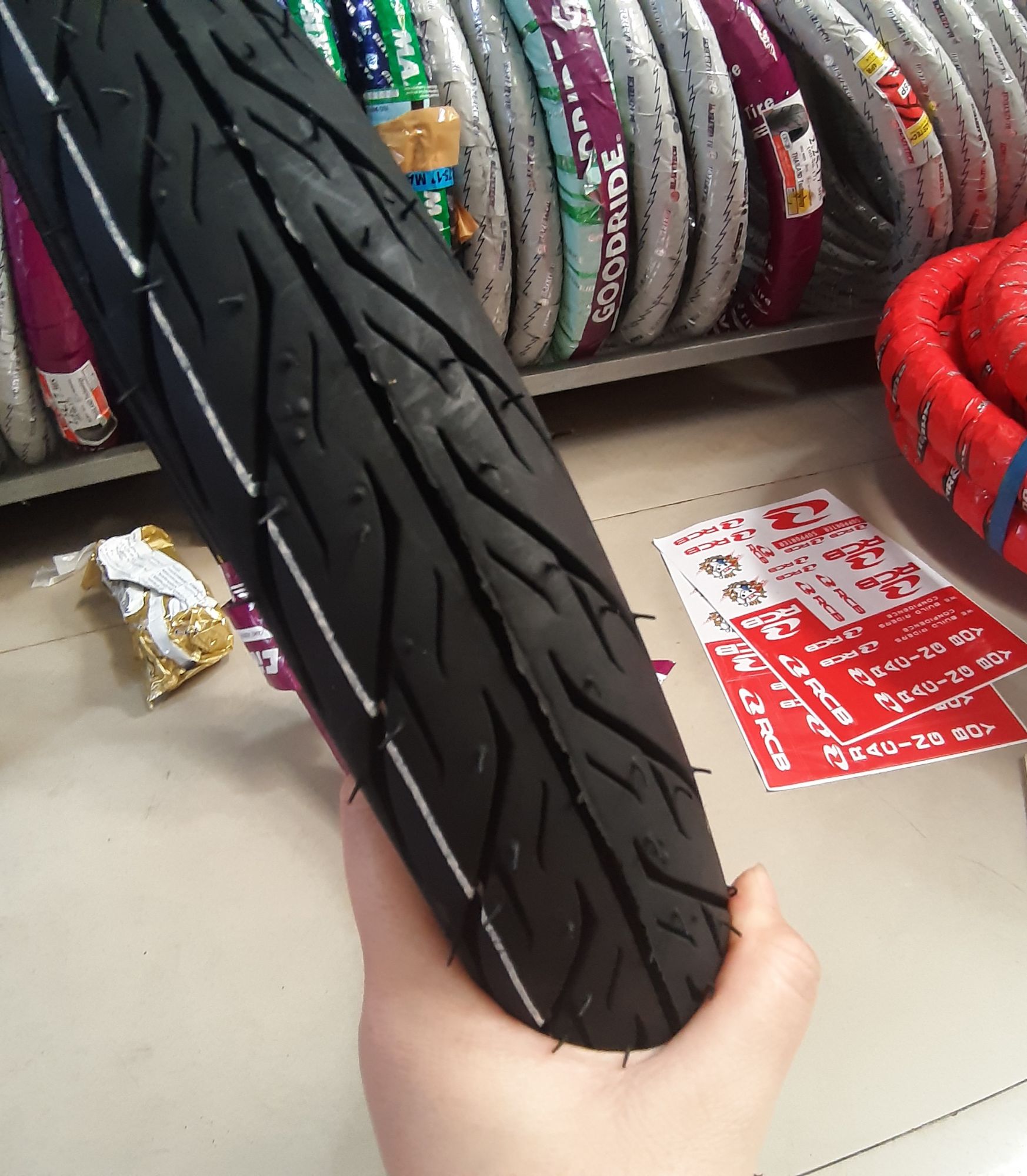 vỏ và ruột CRV  70/90/17