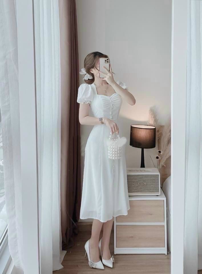 Đầm trắng nút bọc xẻ tà