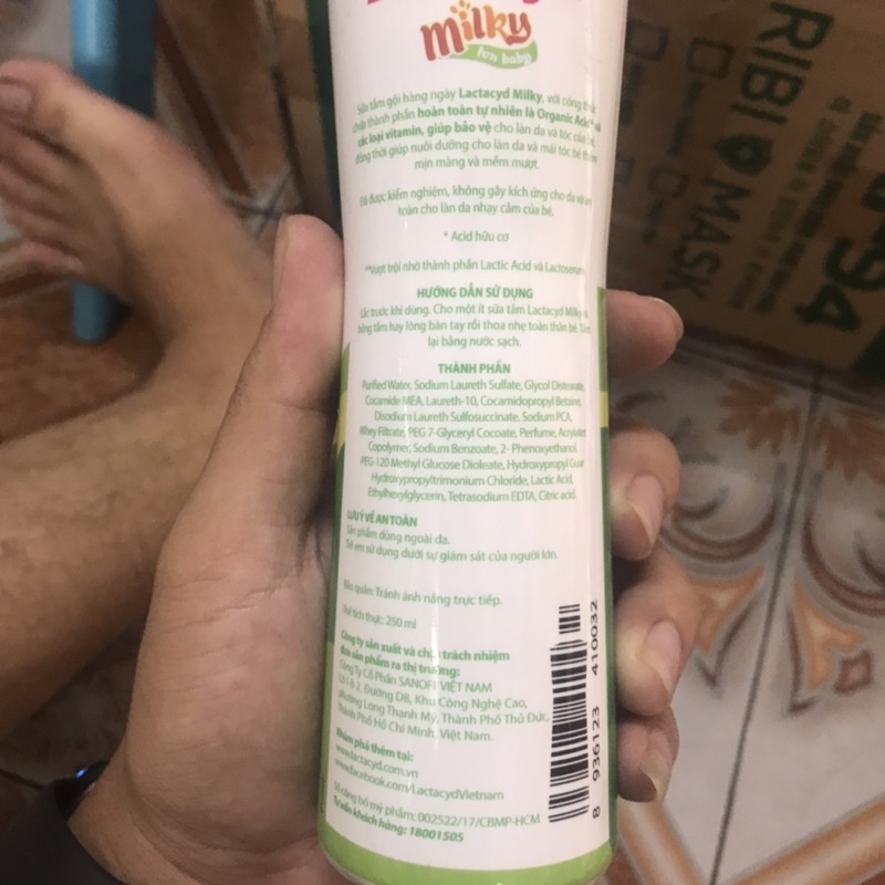 Sữa tắm , gội LACTACYD MILky chai 250ml
