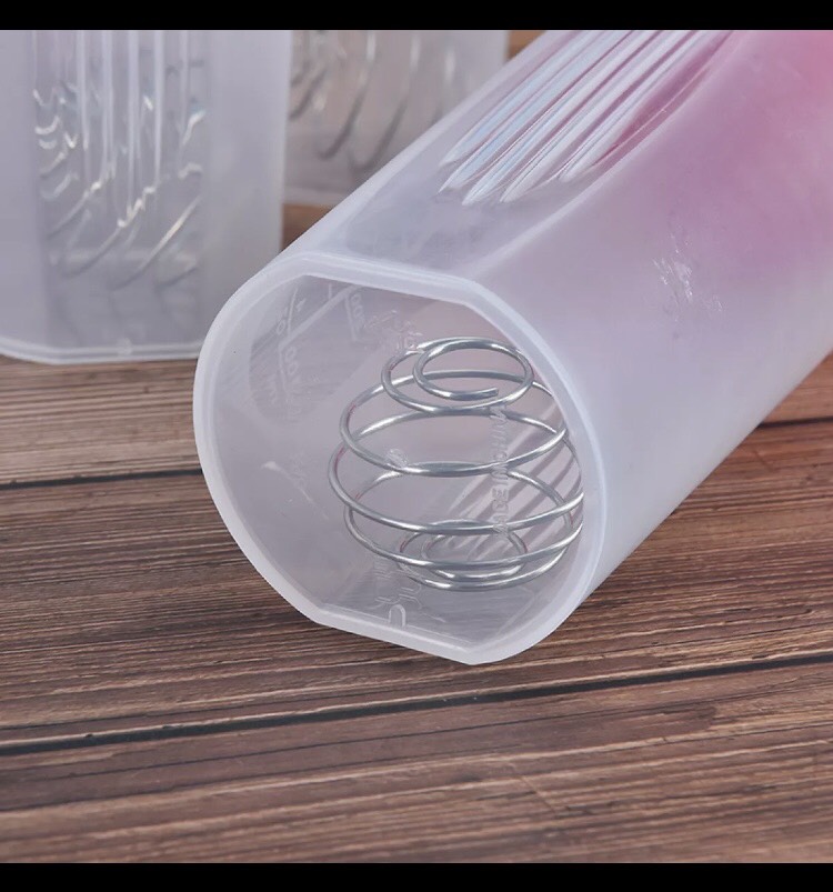 BÌNH LẮC PROTEIN 600ML KÈM BÓNG LẮC LÒ XO (MÀU ĐEN)