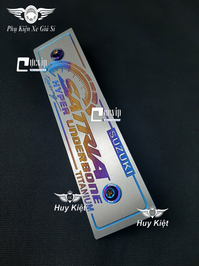 Bảng tên satria titan kèm 2 ốc proti ms3605