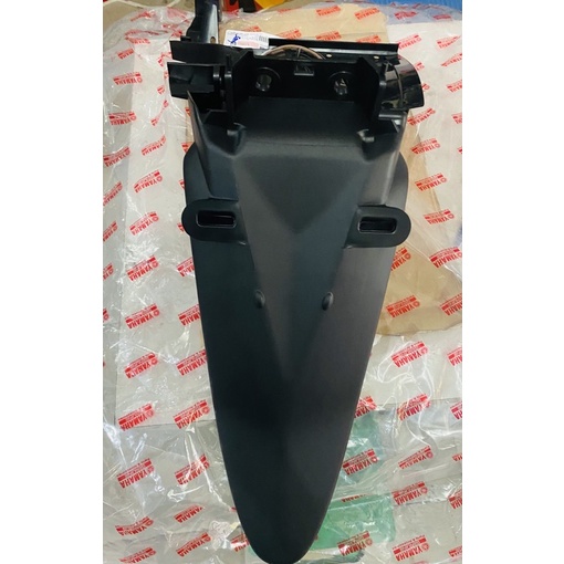 Chắn bùn sau, đuôi bảng số yamaha mio 2004