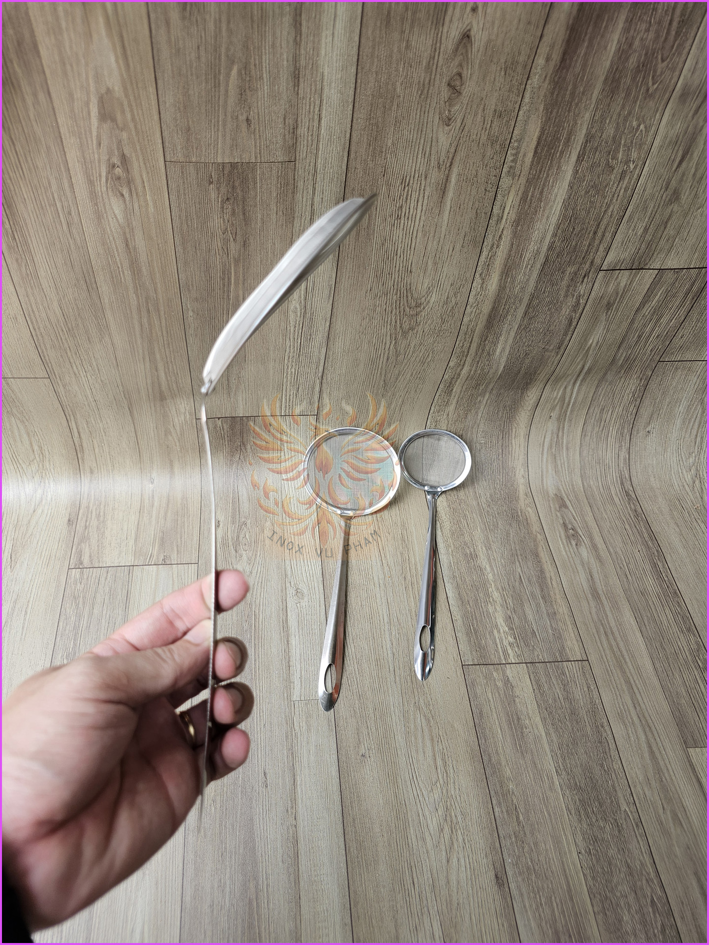 Vá vớt bọt / hớt bọt inox dạng lưới khít , mịn (Ảnh shop tự chụp)
