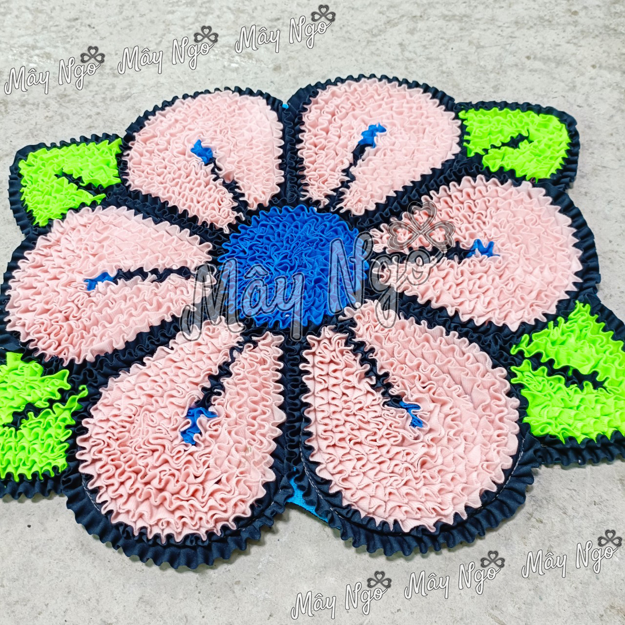 Thảm chùi chân hình hoa lá