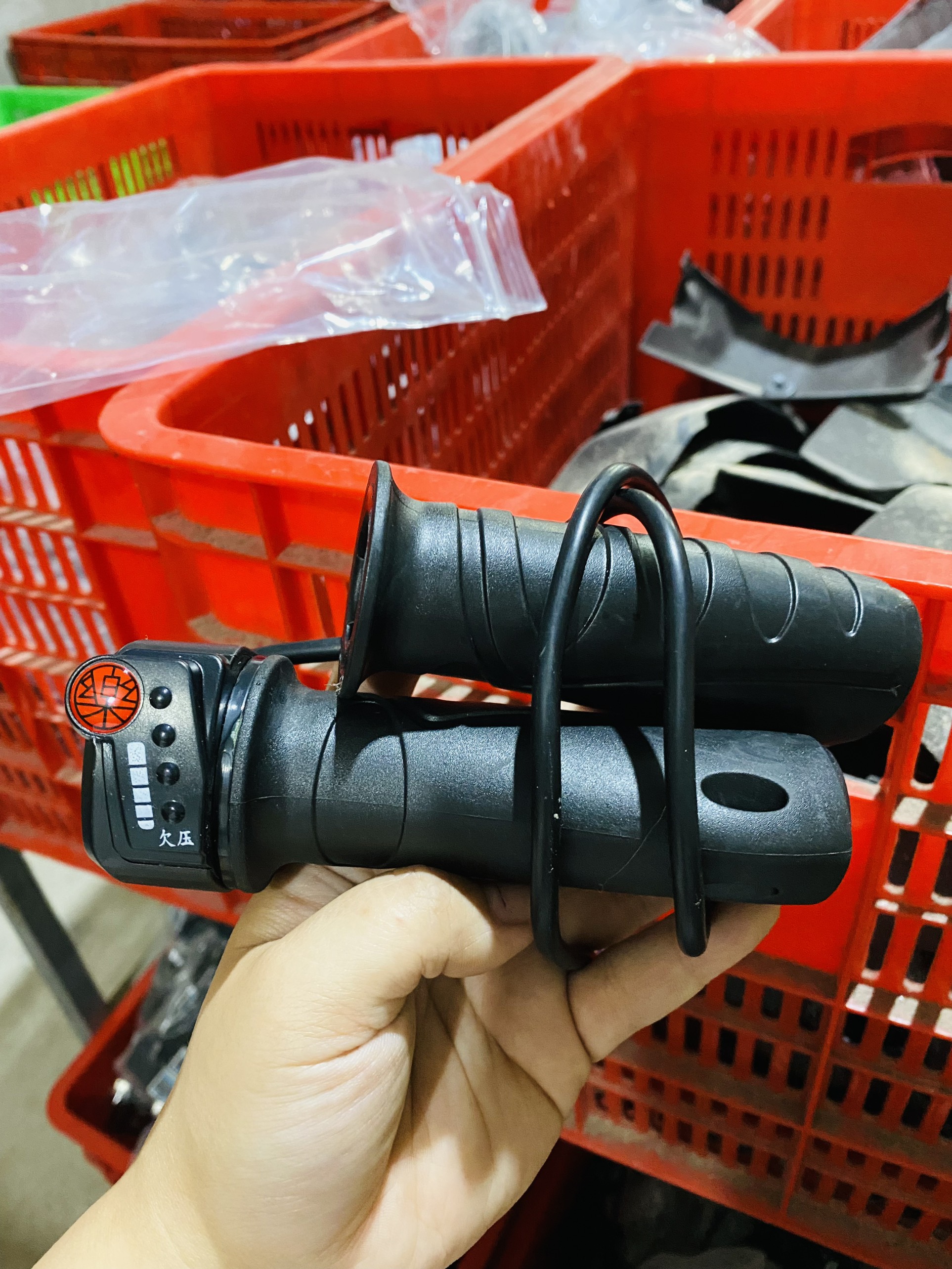 Tay Ga Xe Điện M133 Báo Điện<GIÁ 1 ĐÔI>
