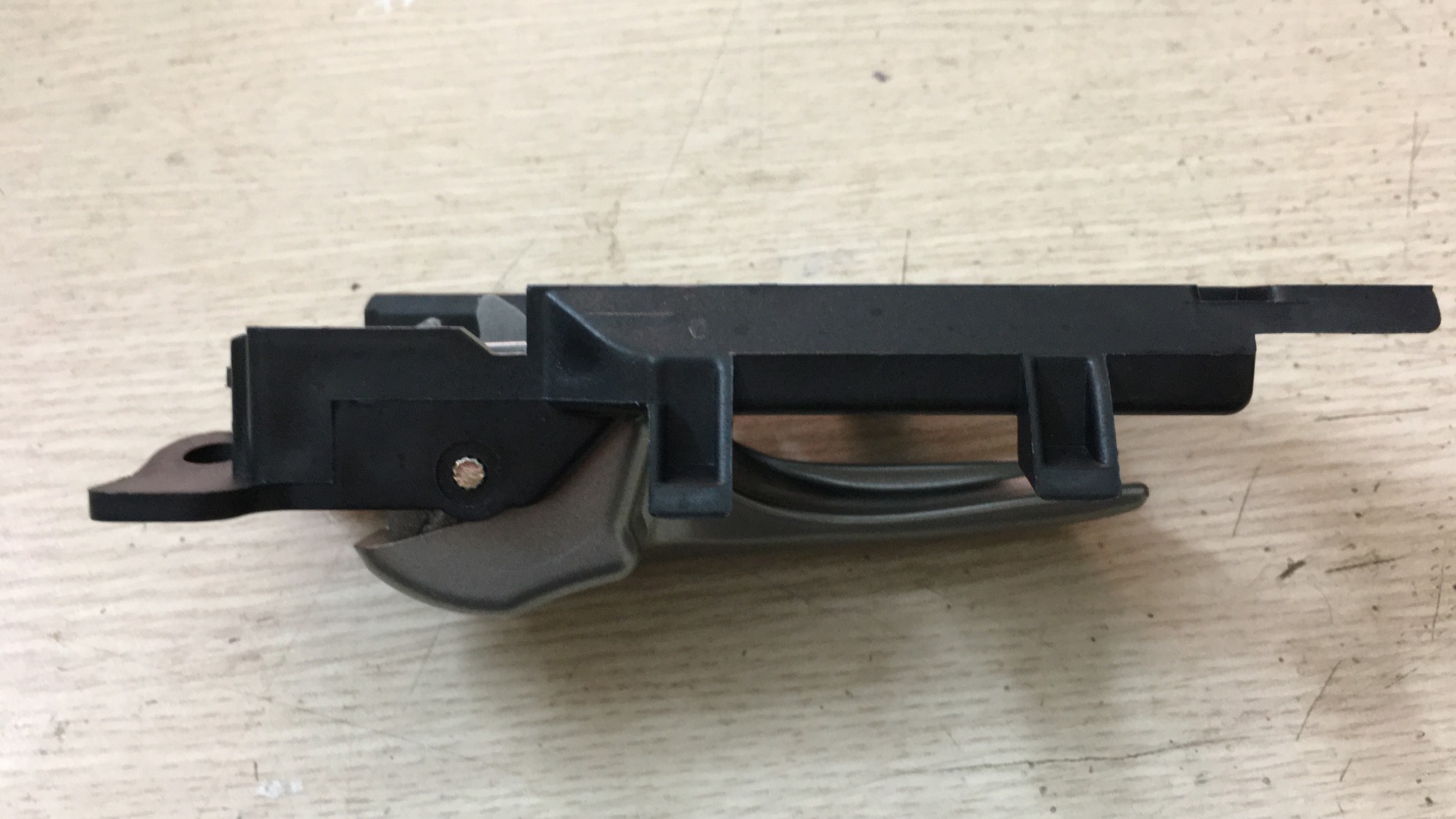 Tay mở cửa trong Kia Forte 09-