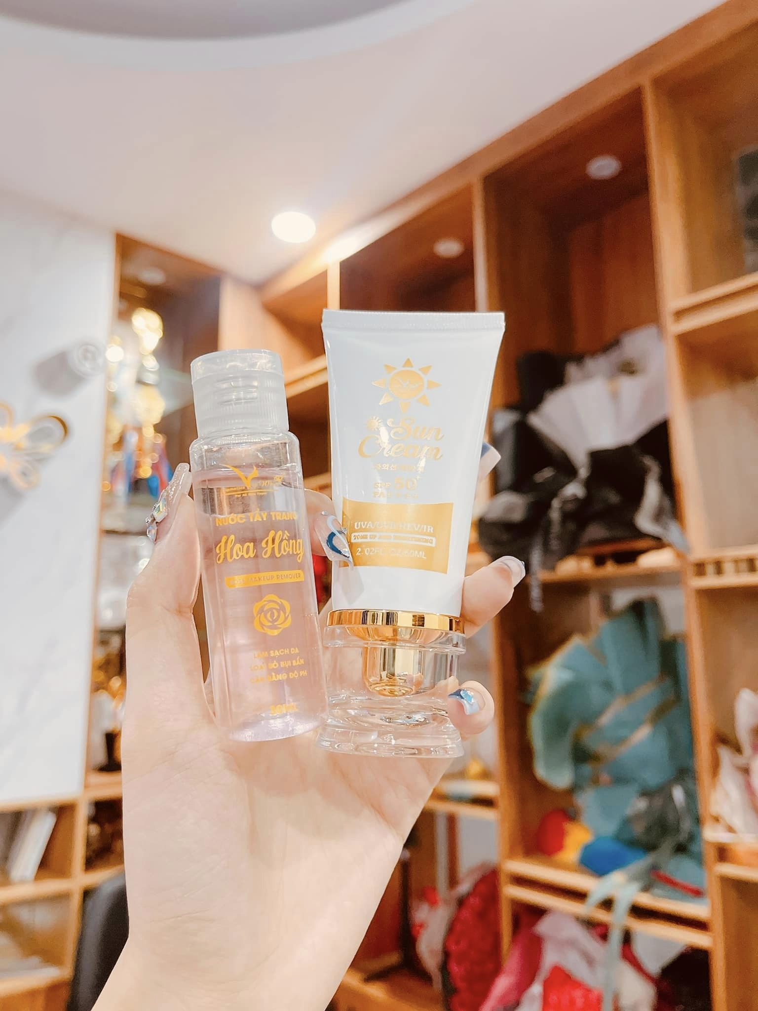 Kem Chống Nắng VIP White (Tặng 1 bịt sữa rửa mặt)