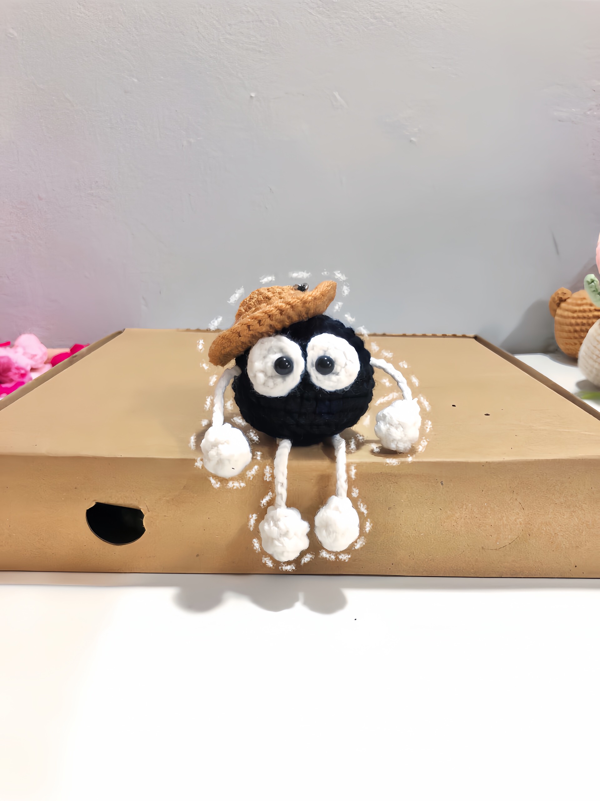 Móc khóa bồ hóng phim vùng đất linh hồn bằng len handmade