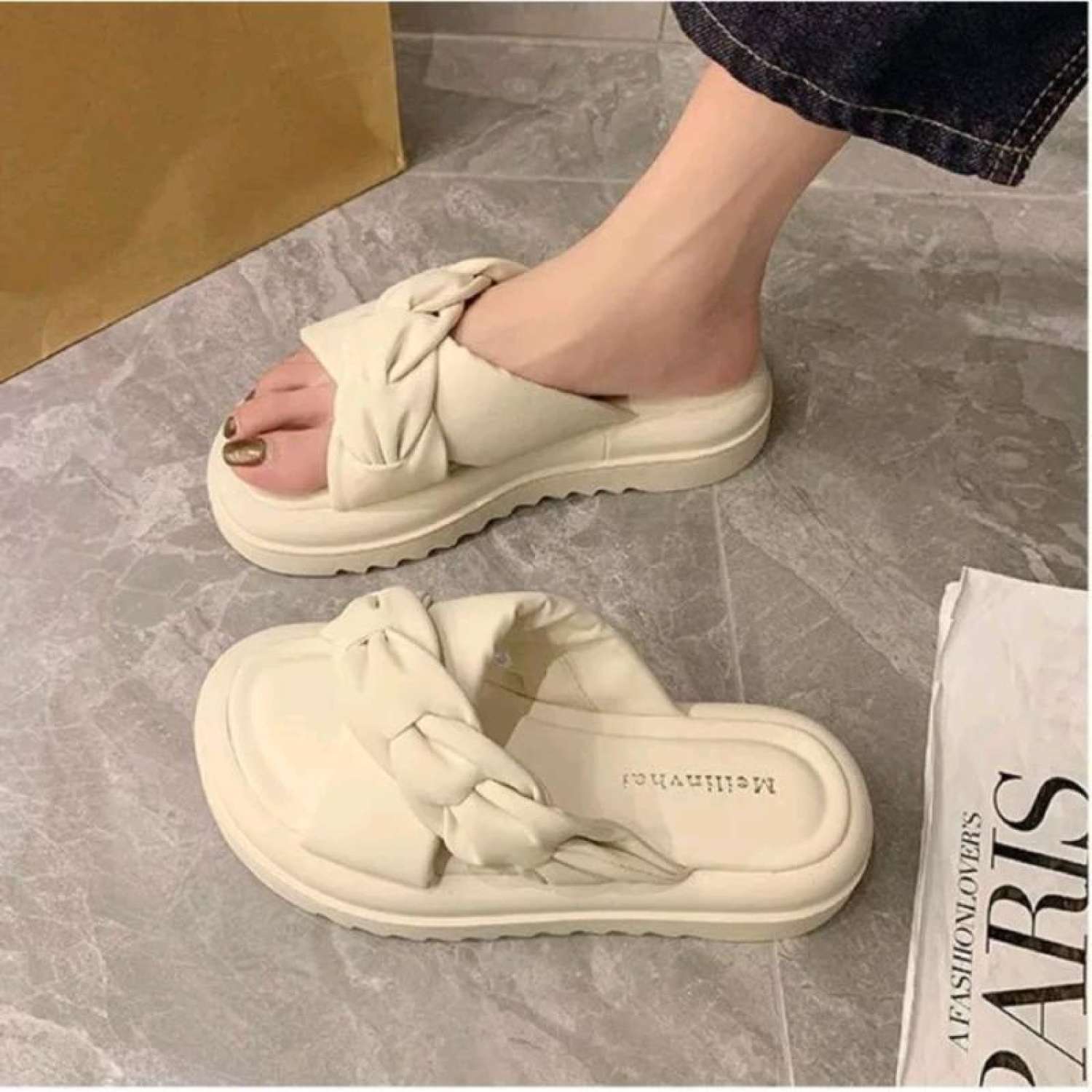 Dép Nữ Quai Chéo Đế 4cm Răng Cưa Tipa