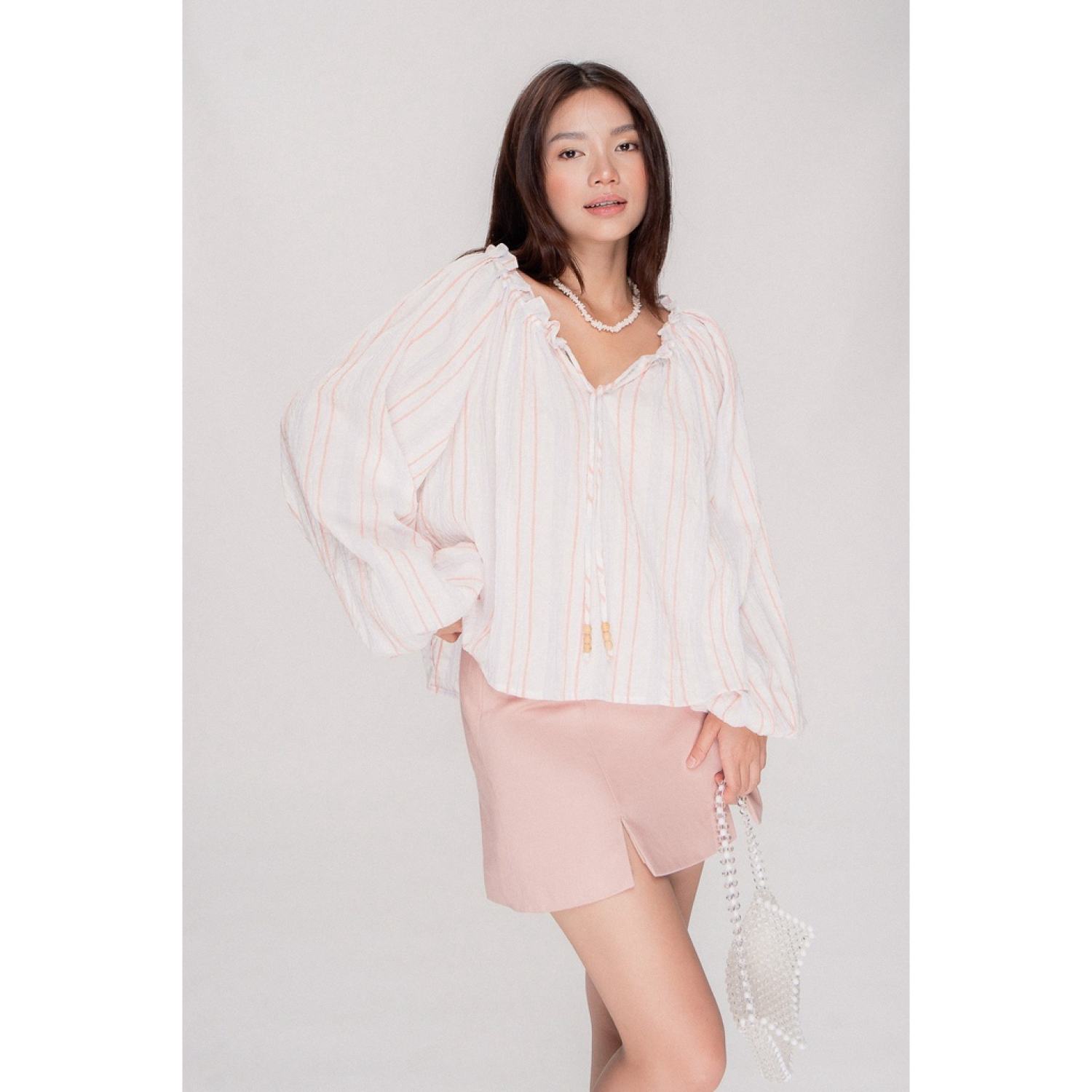 LIBÉ - Chân váy ngắn khaki xẻ gấu màu Rose
