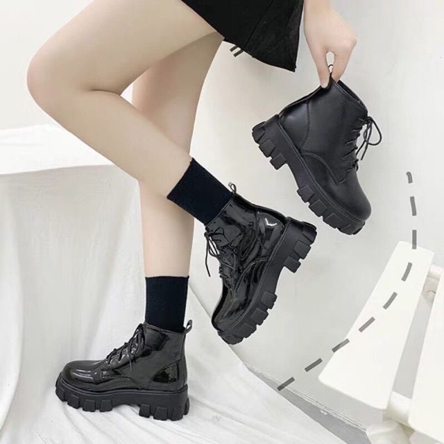 Giày bốt cổ cao đế bắng