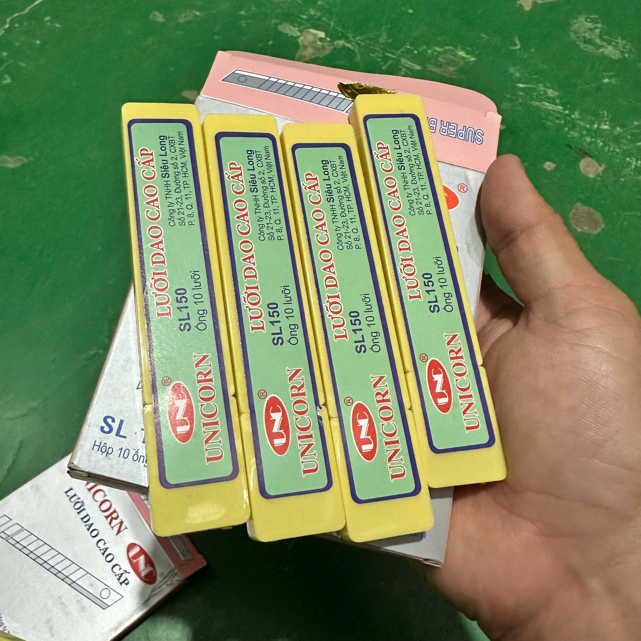 Hộp 10 Lưỡi Dao Lớn/Nhỏ UniCorn Vàng SL100/SL150