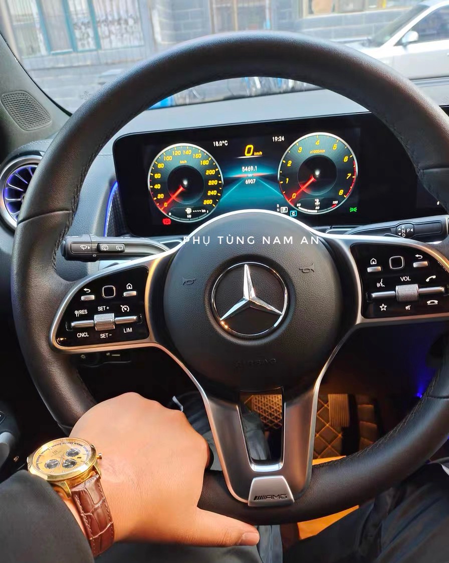 ỐP VÔ LĂNG AMG MERCEDES (LOGO VÔ LĂNG AMG)