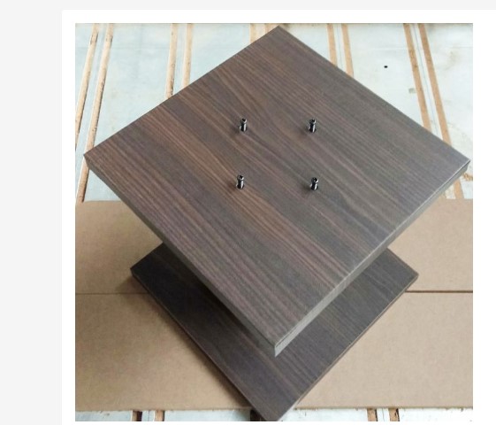 Một chiếc kệ loa, giá loa cao 35 - 40cm