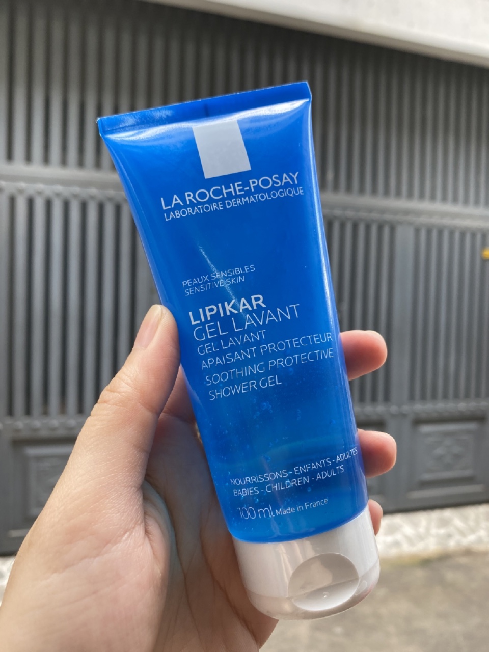 Gel tắm giúp làm sạch làm dịu bảo vệ da dành cho da nhạy cảm phù hợp cho trẻ em La Roche-Posay Lipikar Shower Gel 100ml