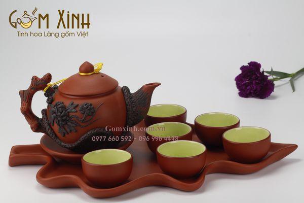 Bộ trà gốm Bát Tràng đất đỏ hoa văn đắp nổi kèm khay lá