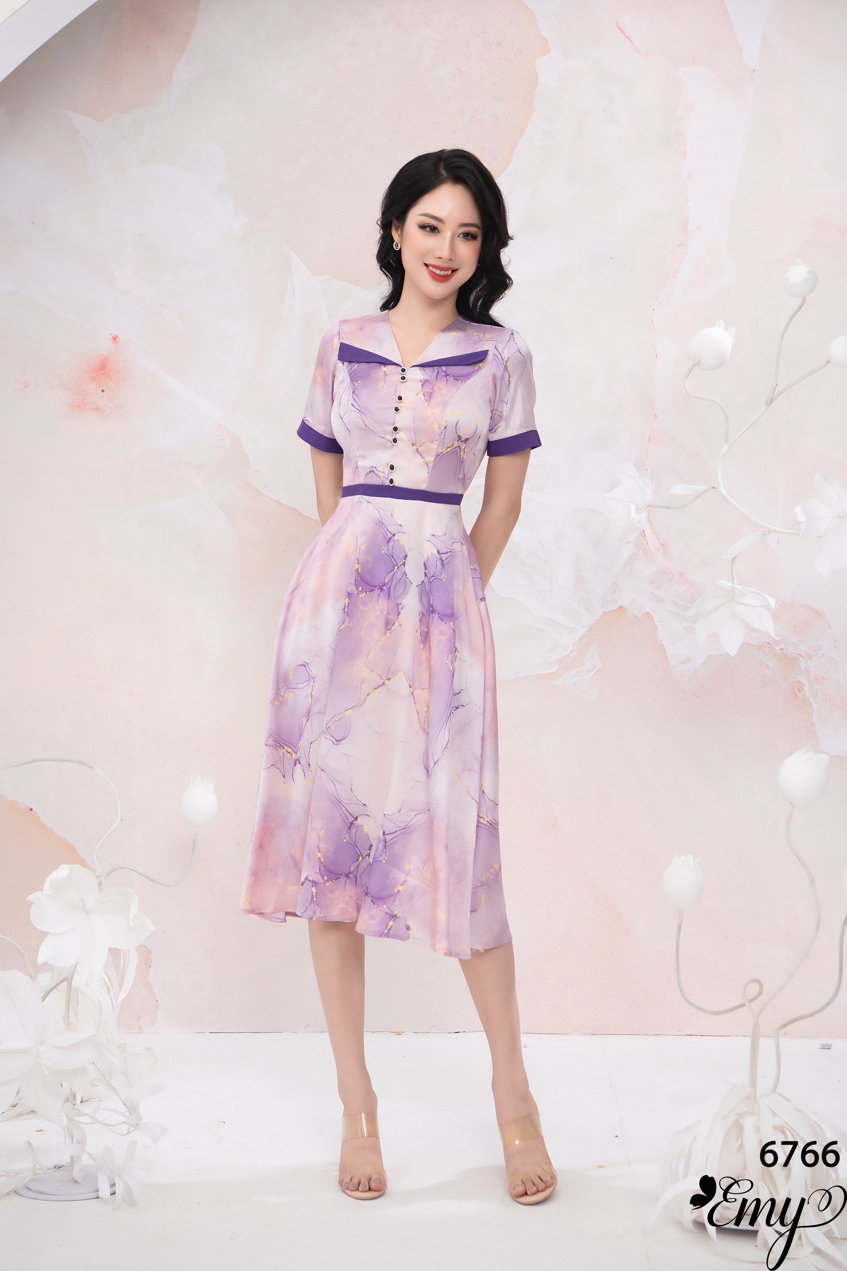 Đầm EMY EM6766 Xoè Cổ V Nền Tím Nhạt