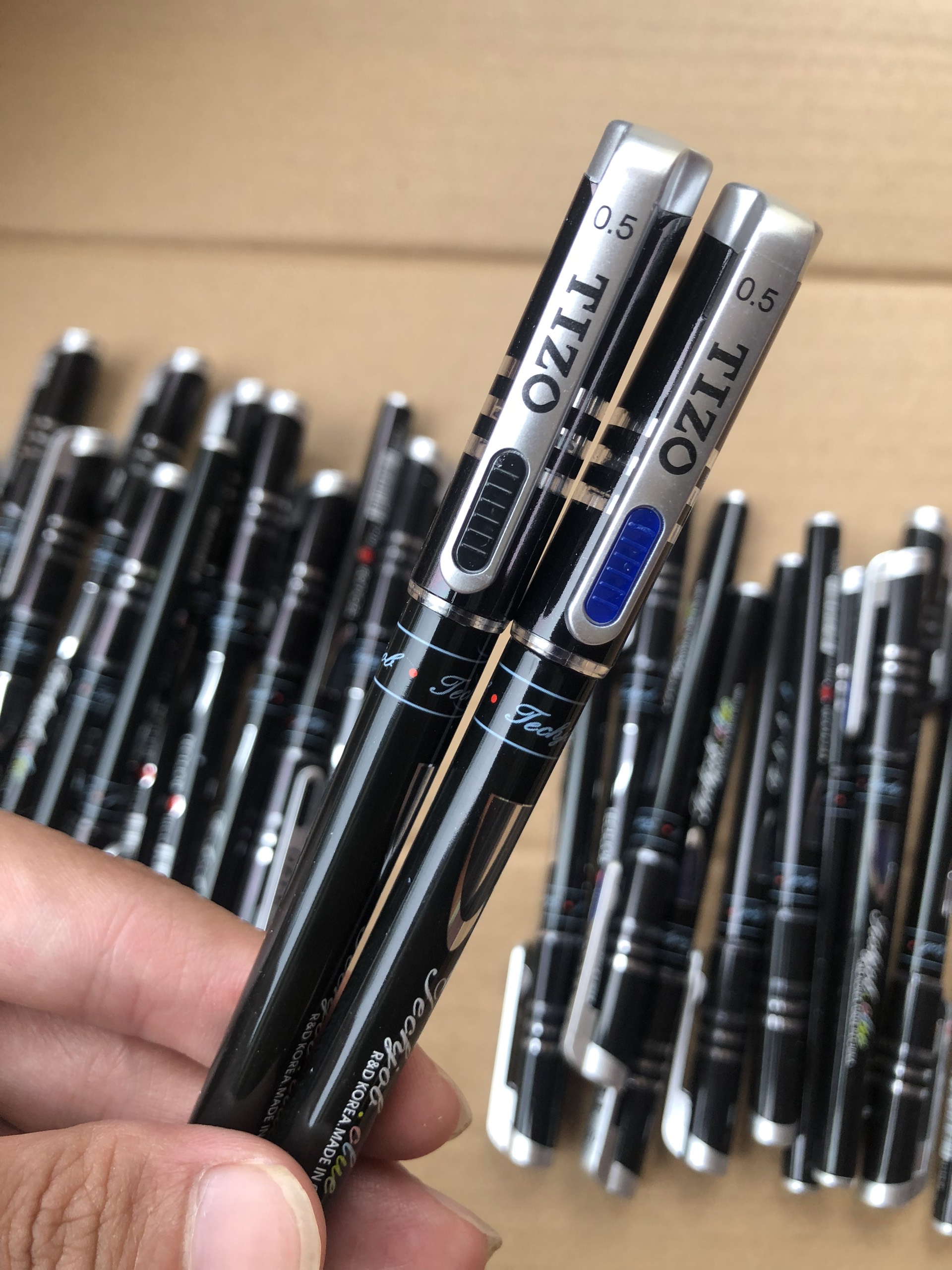 Hộp 12 Bút Bi Nước TIZO Nét 0.5mm