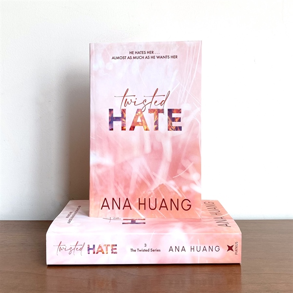 Twisted Hate - Ana Huang