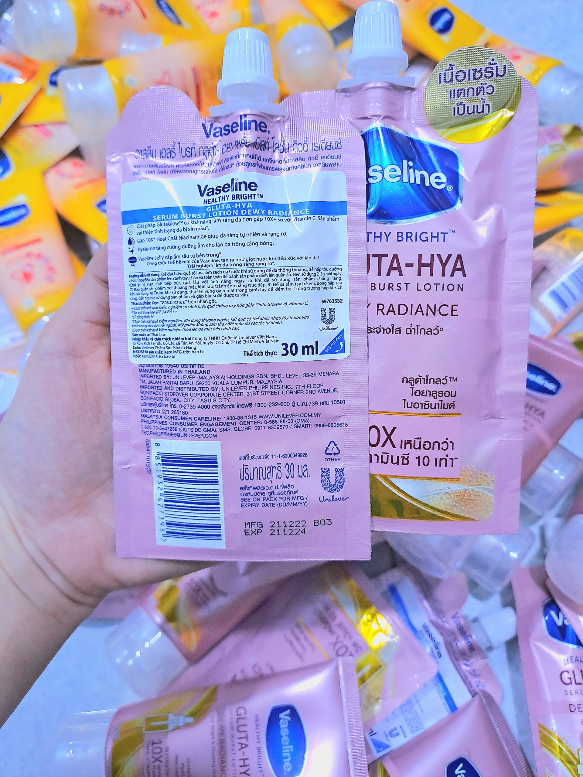 Sữa Dưỡng Thể Vaseline Healthy Bright Gluta HYA Serum 10X