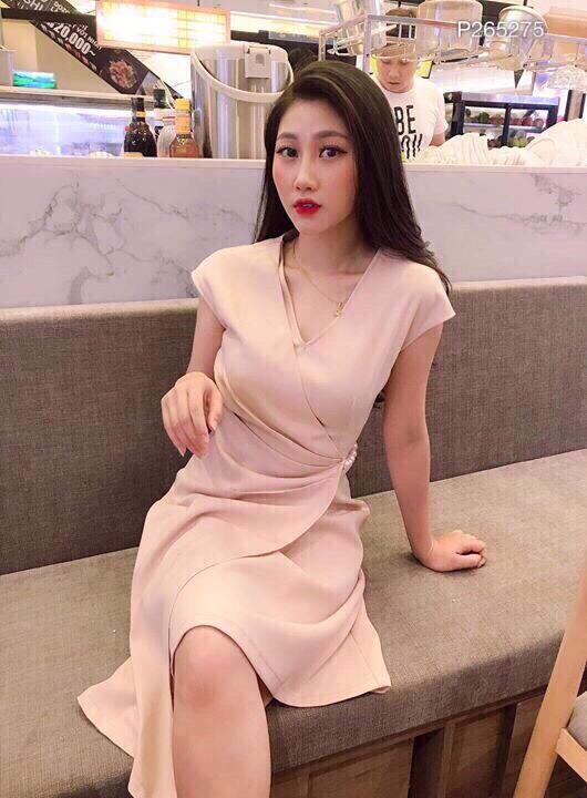 Đầm suông cộc tay đính cườm chất kate lụa màu nude