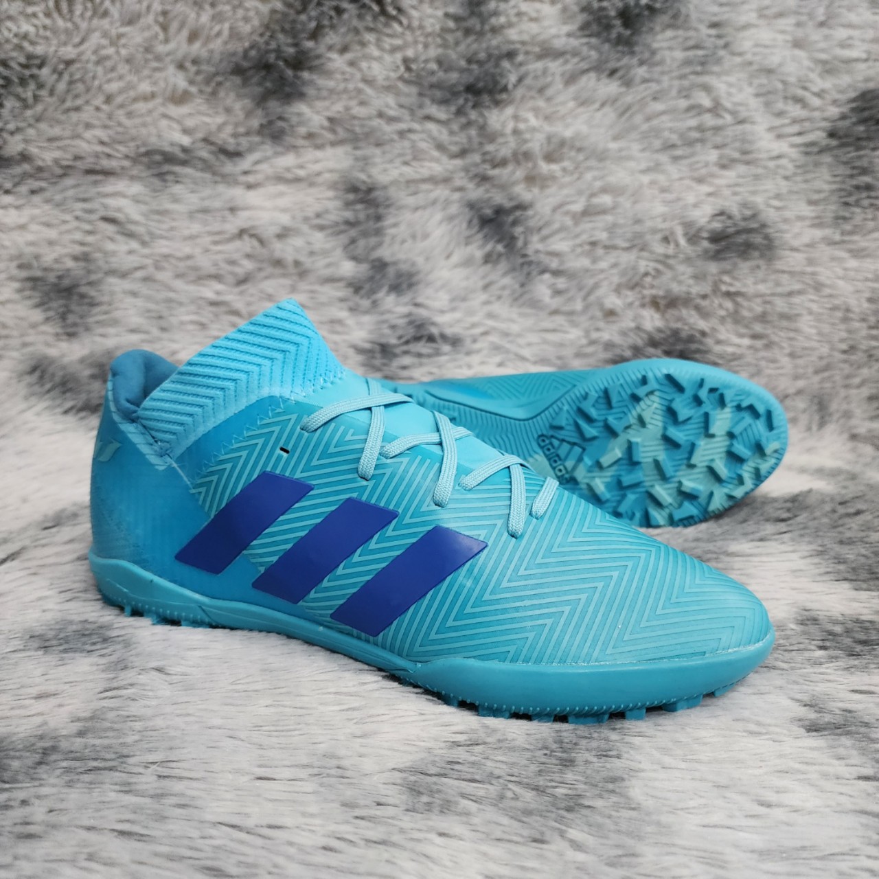 Giày Bóng Đá Sân Cỏ Nemeziz Nhiều Màu