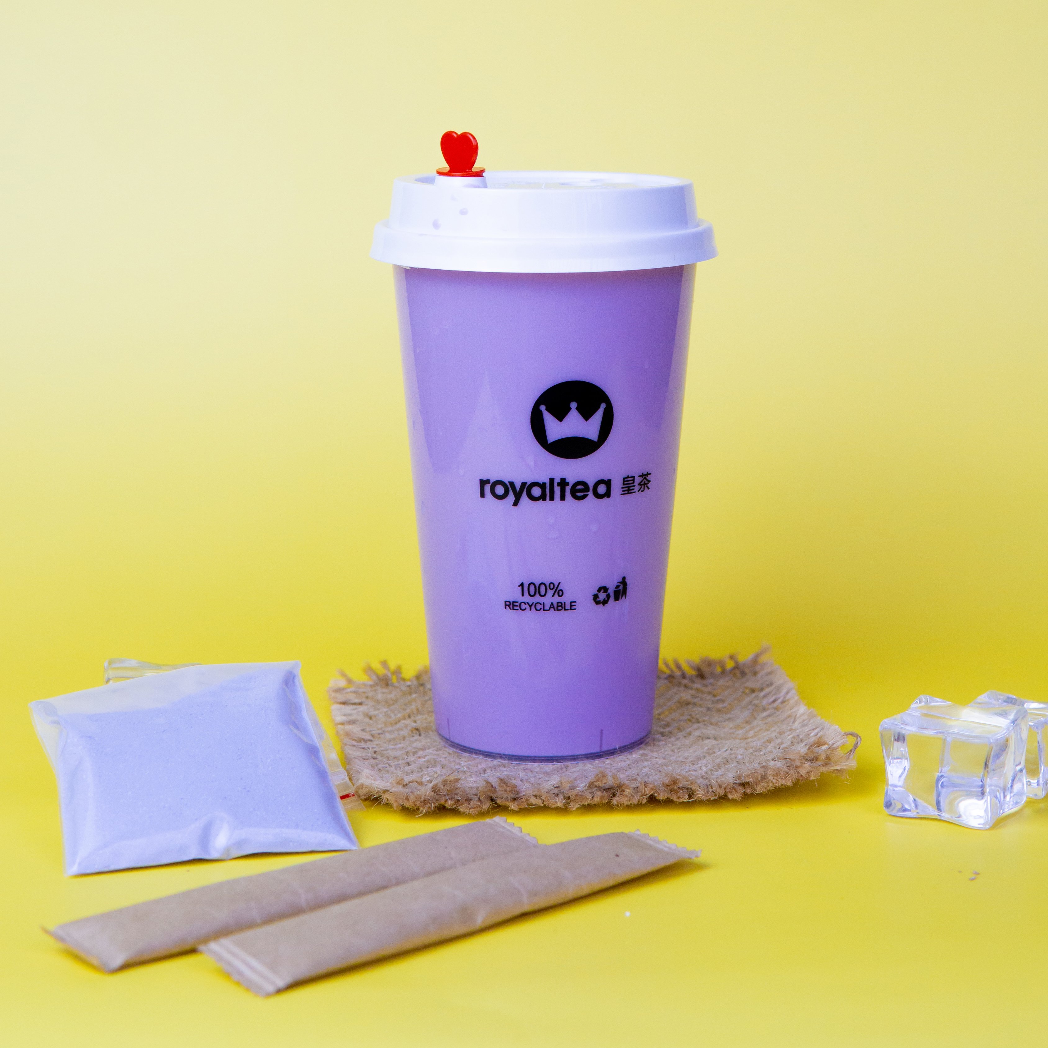 Trà Khoai Môn Royaltea. Combo bao gồm cả trân châu đen Đài Loan và Ly Royaltea