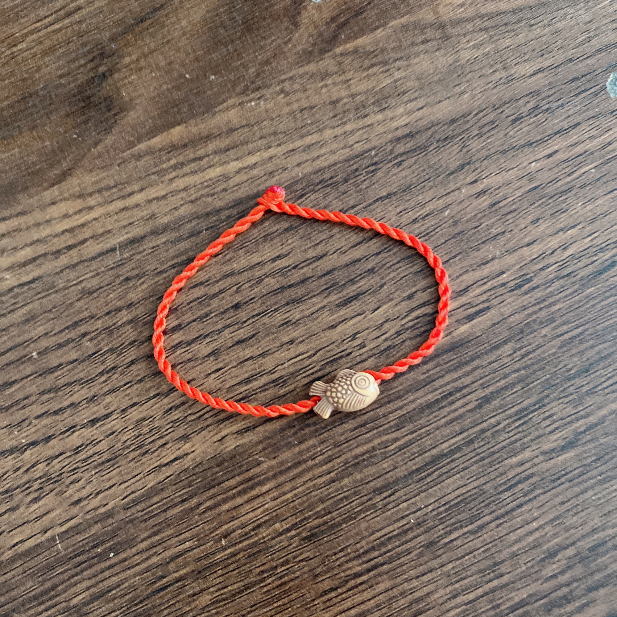 Dây đeo tay charm dây đỏ may mắn