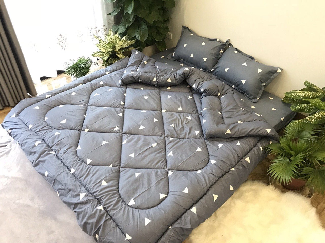Bộ chăn phao ga gối kèm vỏ gối ôm cotton poly gồm 5 món mẫu tam giác ghi Bà Béo Kho chăn ga gối, ga giường, drap giường