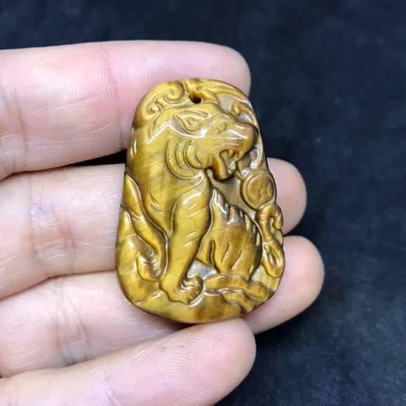 Mặt dây chuyền đá mắt hổ hình sư tử - tặng kèm dây đeo