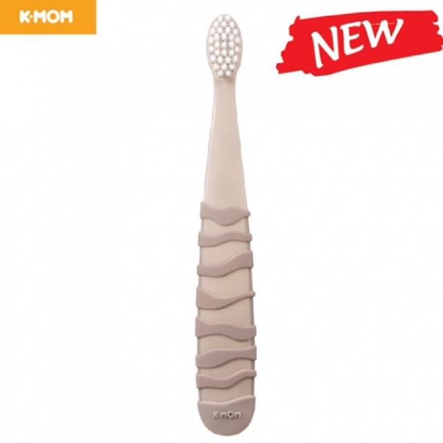 Bàn chải đánh răng K-Mom cho bé từ 12M