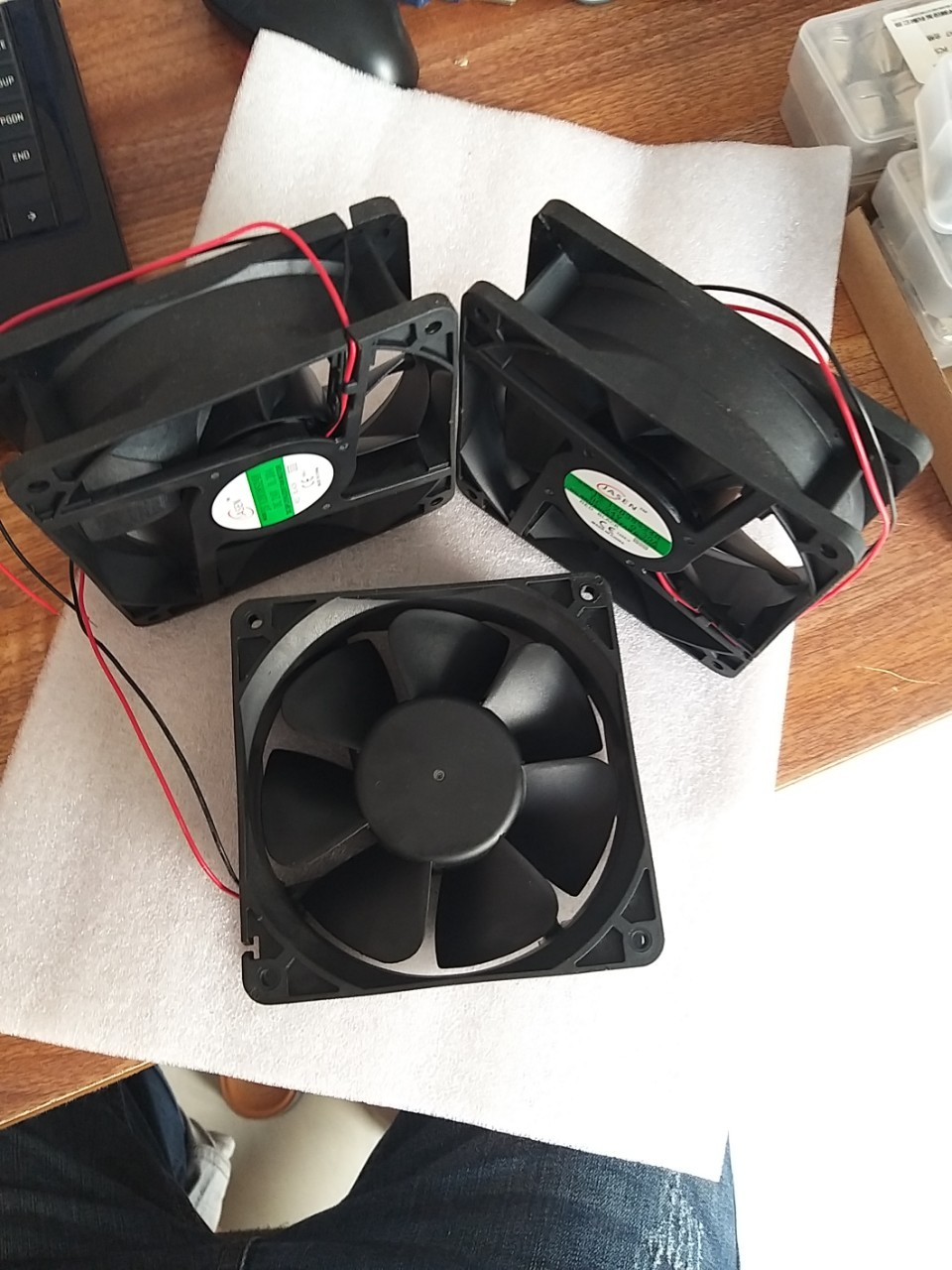 Quạt 24 V 12X12X3,9 - Q24V