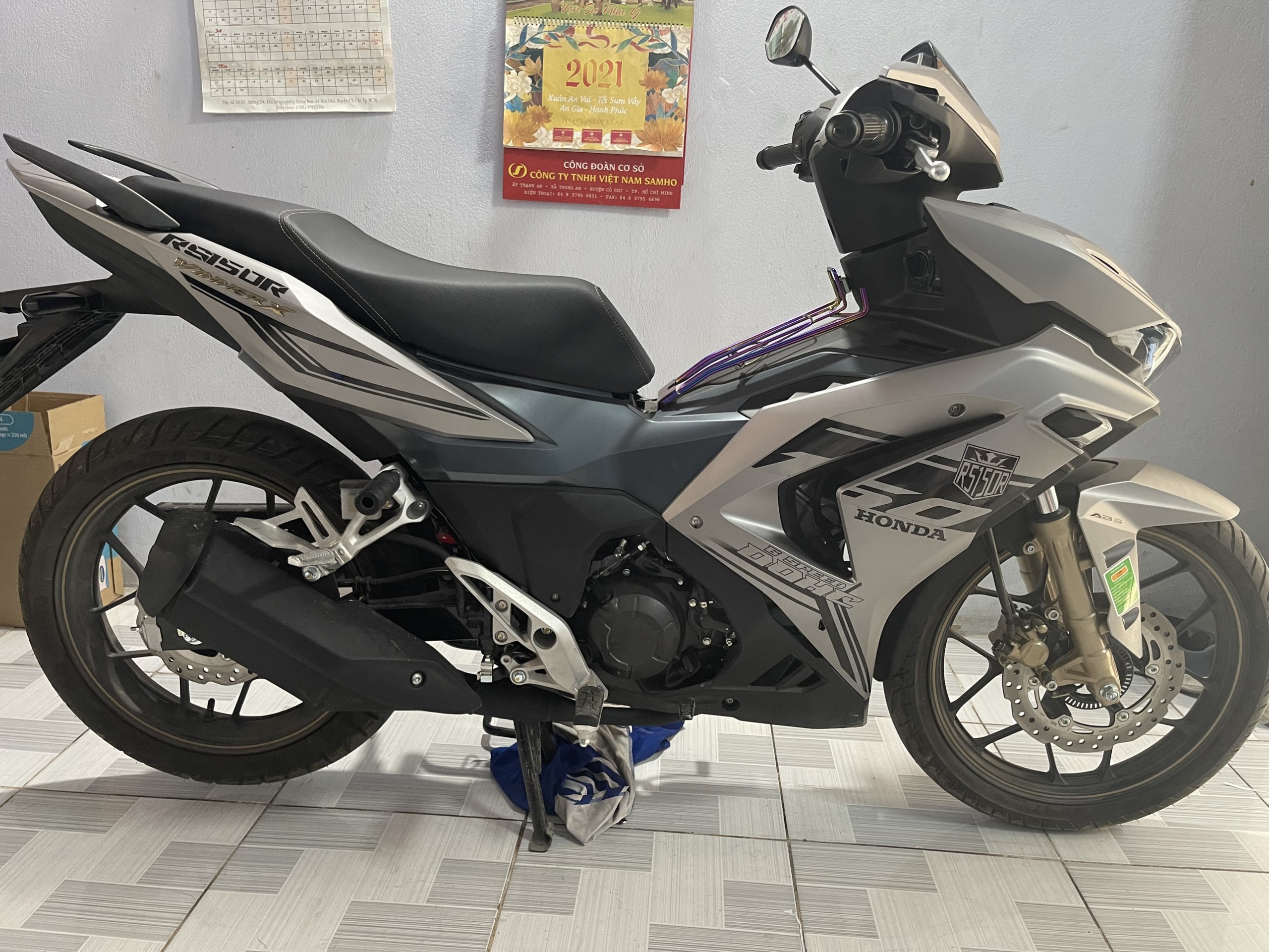 Tem Rời Winner X V3 mẫu RS150R màu bạc đen