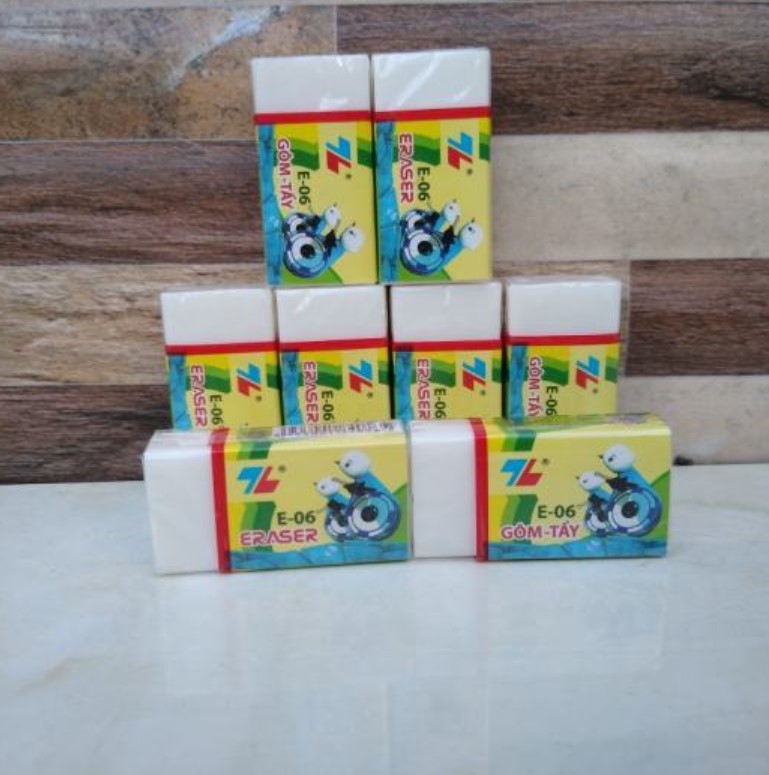 1 Cục TẨY GÔM BÉ E06