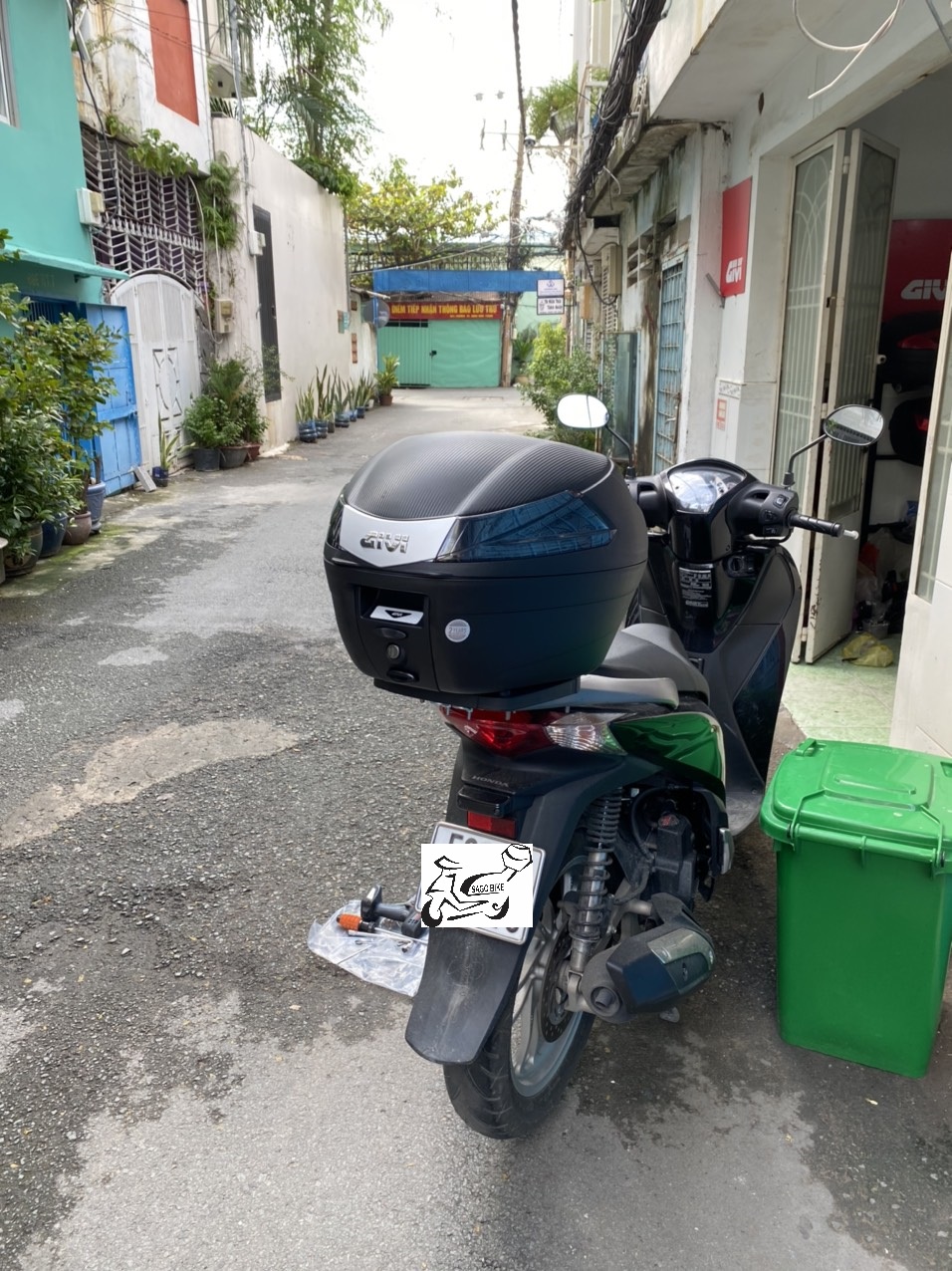 [HCM]Thùng givi B34NT lắp cho xe SH