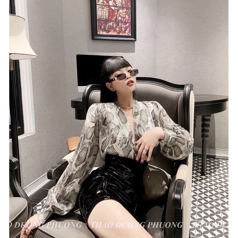 Áo sơ mi lụa vân báo kim tuyến cổ đổ sexy
