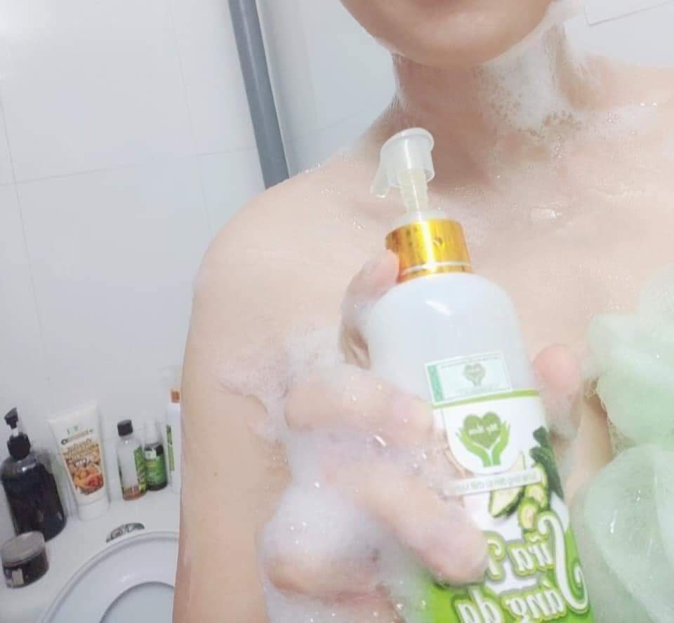 [HCM]SỮA TẮM SÁNG DA MẸ KEN- Chai 500ml