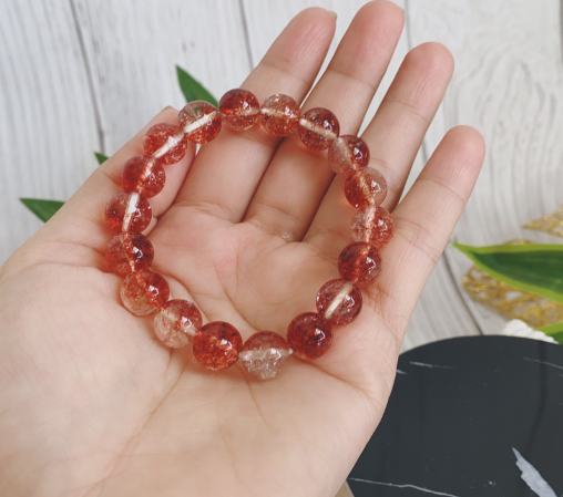 Chuỗi Vòng Tay Đá Thạch Anh Ưu Linh Mang Phong Thủy Bình An 10ly (Nâu ).