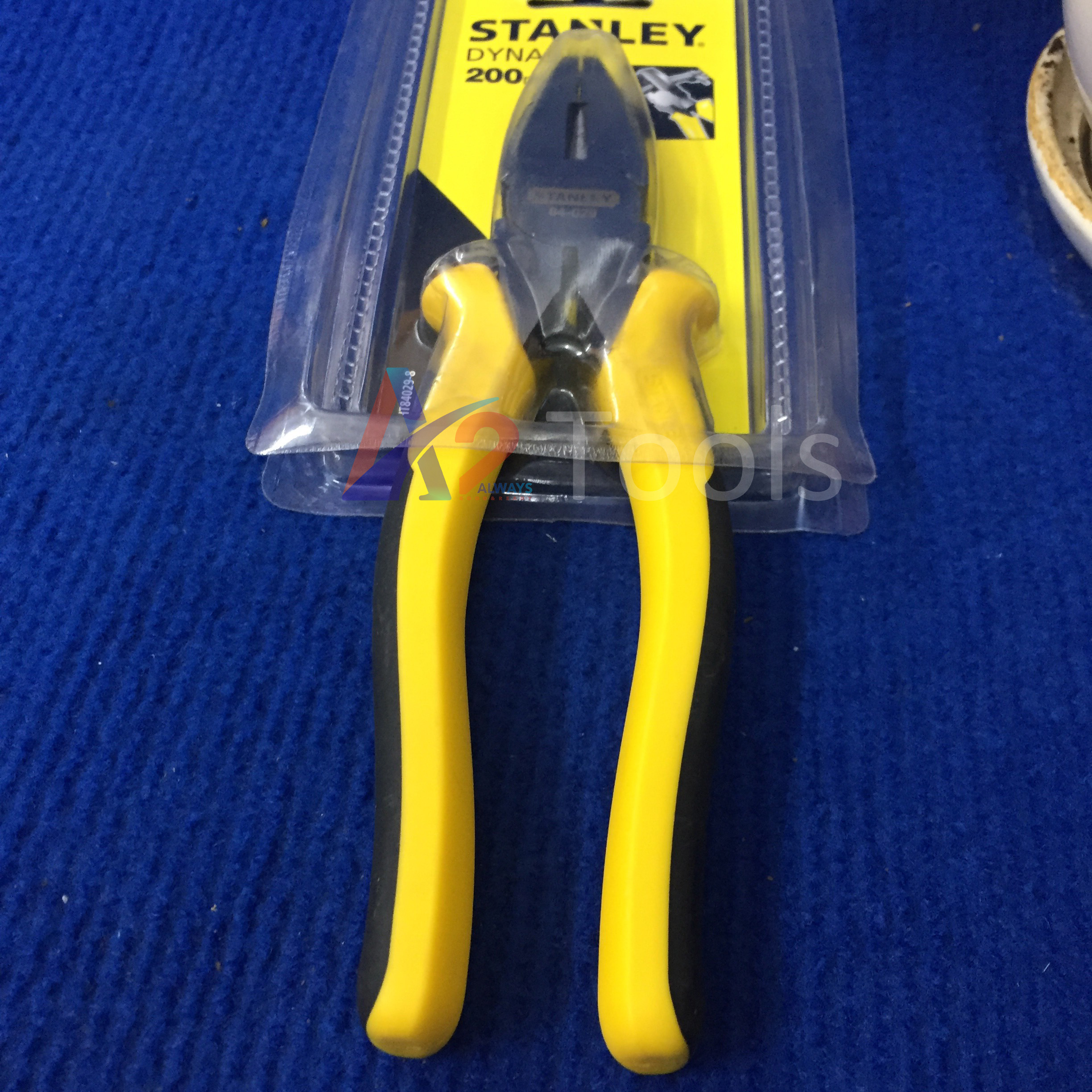 Kềm điện 8"/200 mm cán vàng STANLEY STHT84029-8