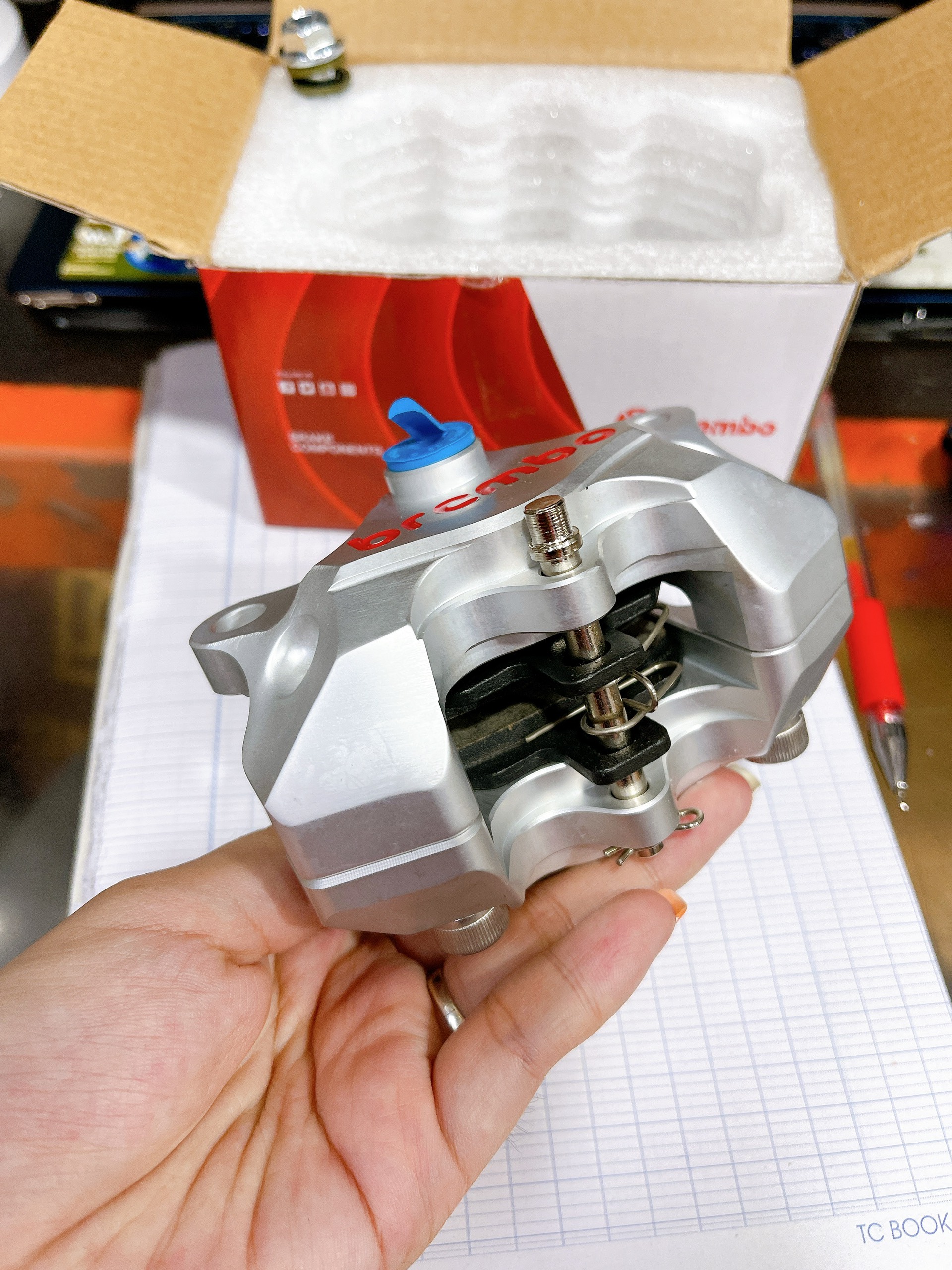 HEO DẦU BREMBO NHÔM MÀU