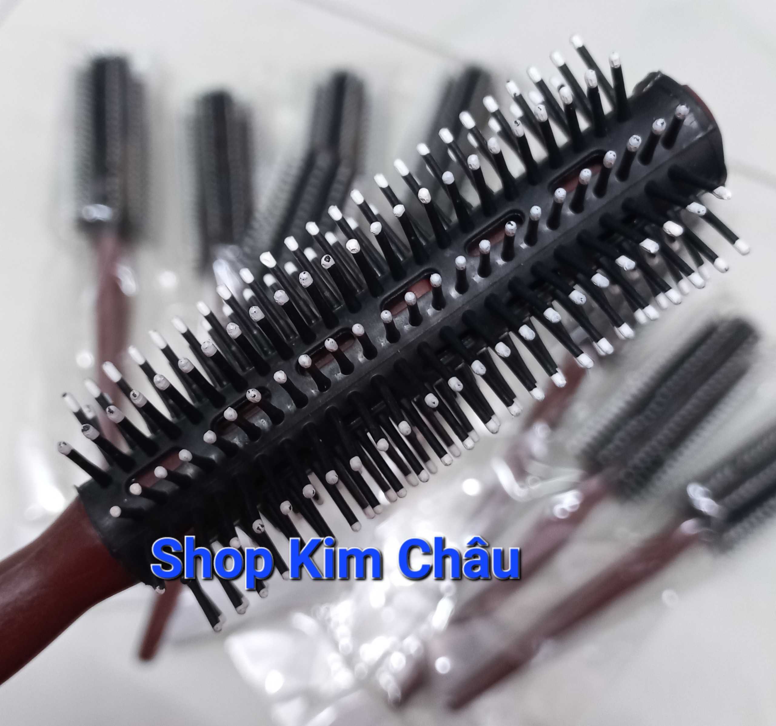 [ 1cây ] Lược tròn tạo kiểu tóc phồng, gỡ tóc rối, chải tóc xoăn ( cán nhựa )