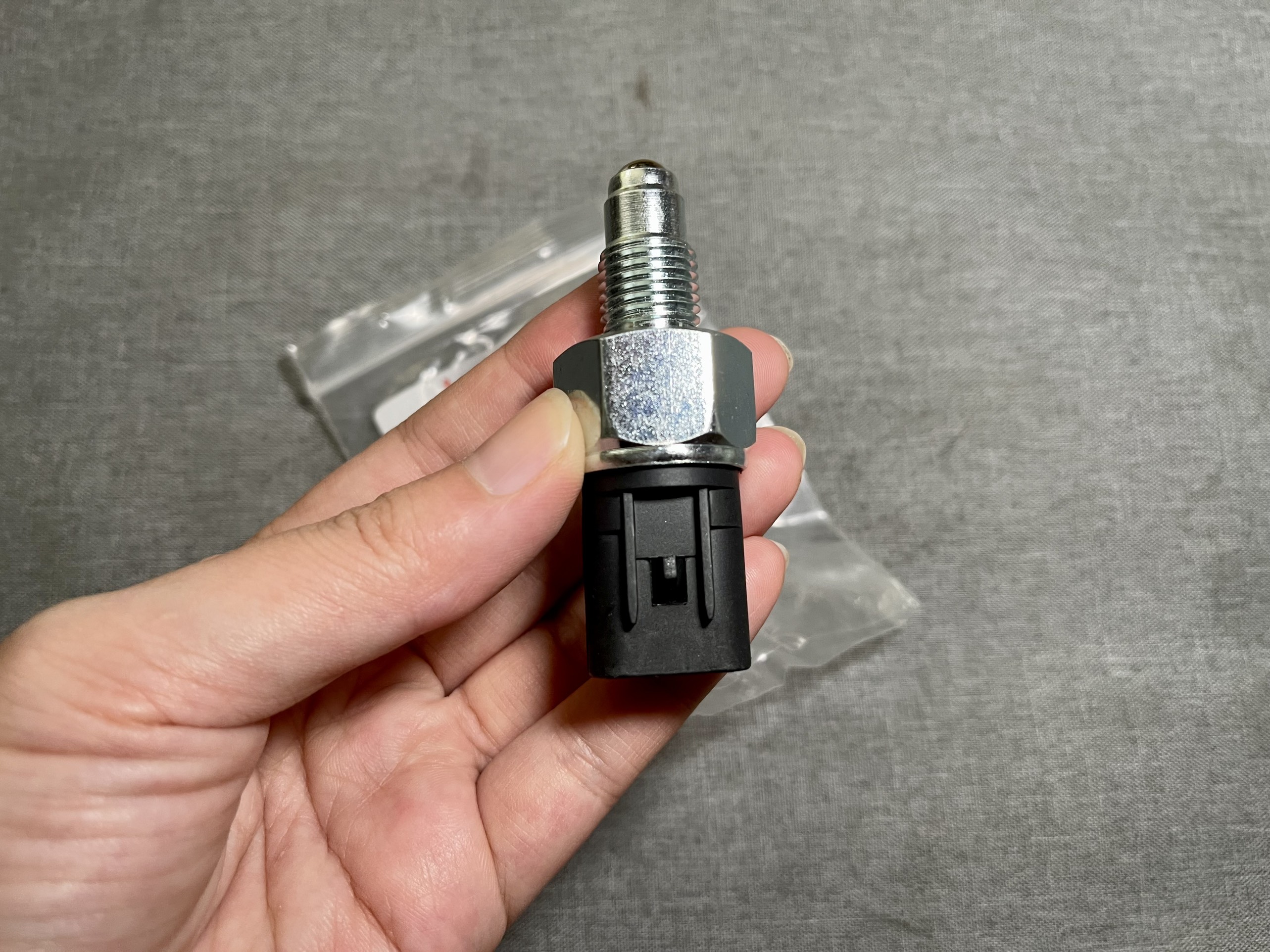 CÔNG TẮC BÁO LÙI MITSUBISHI-XPANDER HÀNG XỊN ASAKI