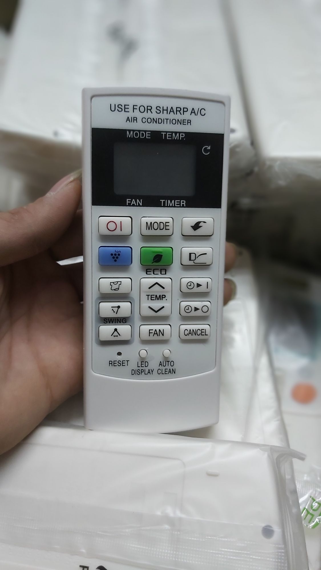 điều khiển điều hòa shap lá