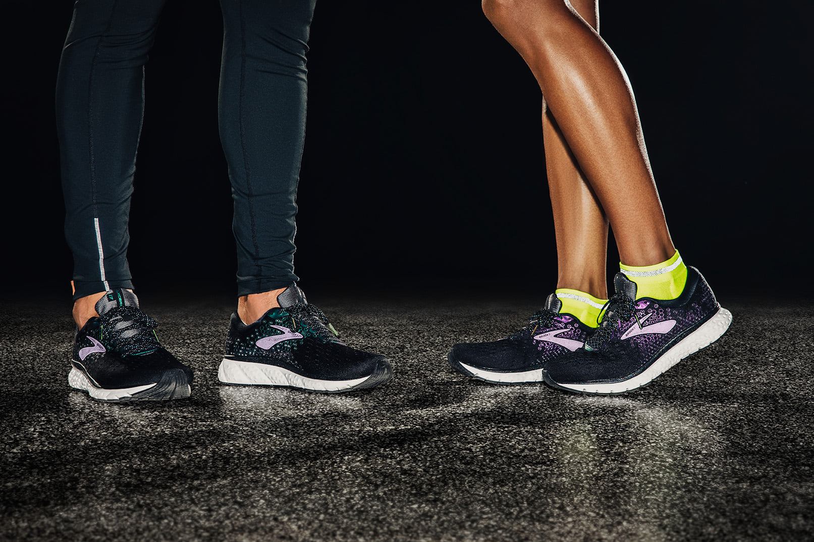Brooks Vớ chạy bộ Nightlife Quarter S/M