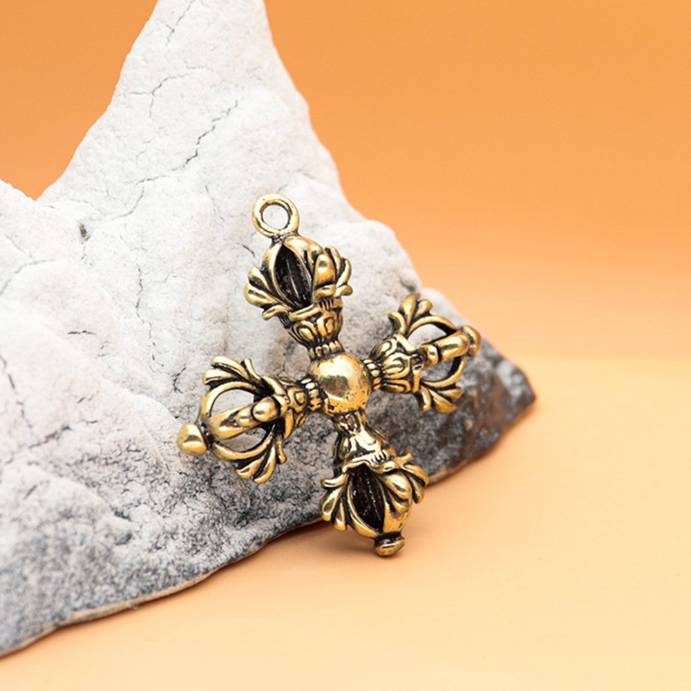 Tượng Nhỏ Bằng Đồng Hình Chày Kim Cương Chữ Thập (Kích Thước: 4.3 x 4.1cm)