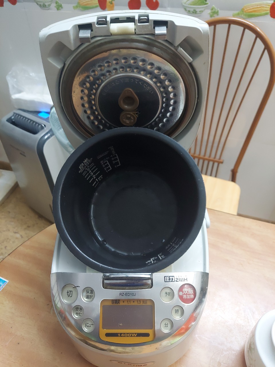 Nồi cơm điện cao tần áp xuất HITACHI 1L