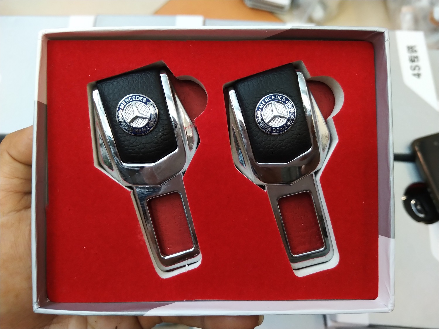 BỘ 2 CÁI Chốt an toàn oto Merc