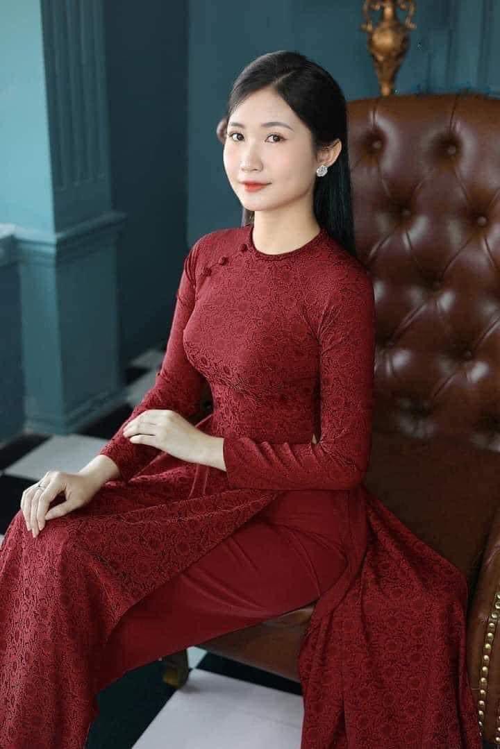 Áo dài gấm thanh liễu cao cấp màu đỏ đô cổ tròn tay dài phối cúc bọc