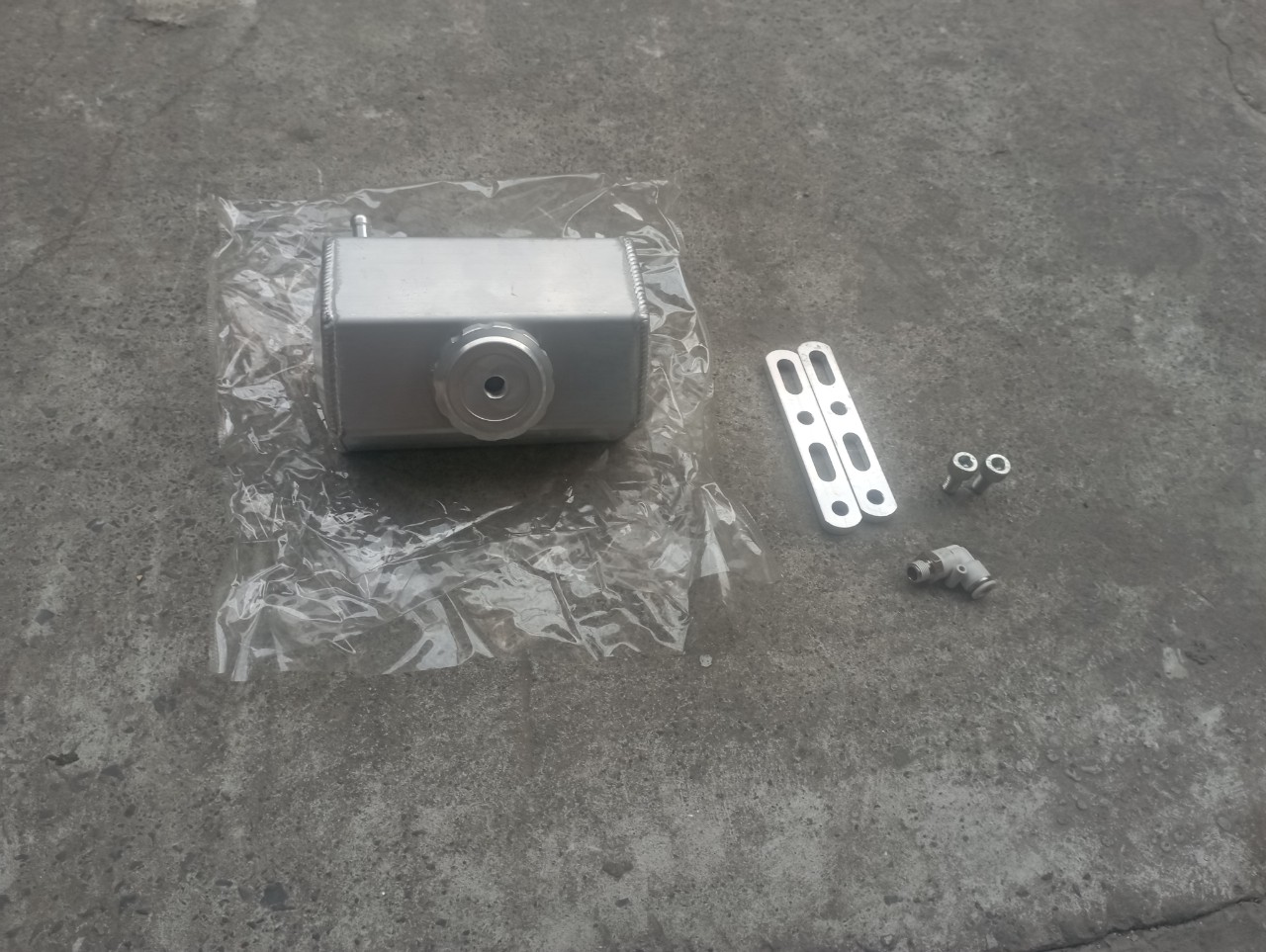 Thailand drag car Mini fuel tank, about 1 litre tank, drag ball